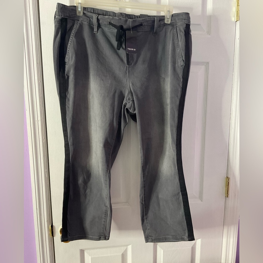 Crop Pull-On Weekend Straight Super Soft Mid-Rise Jean - Picture 4 of 7